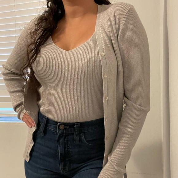 Amazing top and sweater - Picture 2 of 9